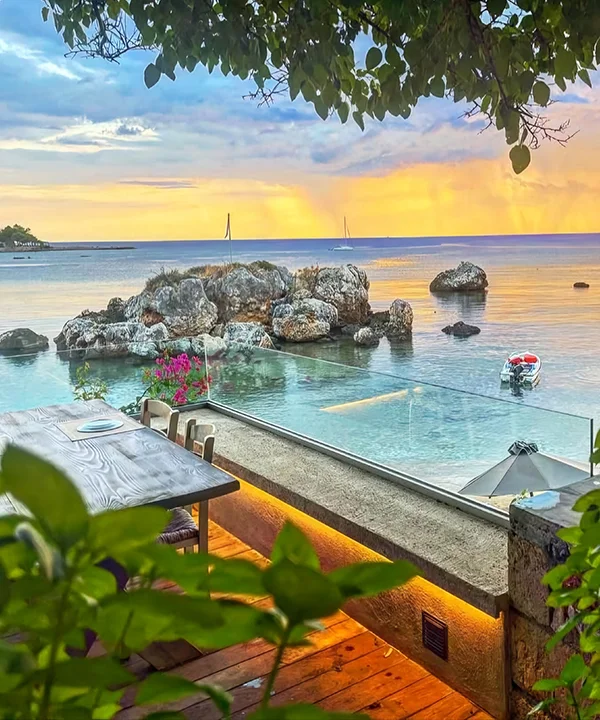 Stoupa Restaurant - Sea view