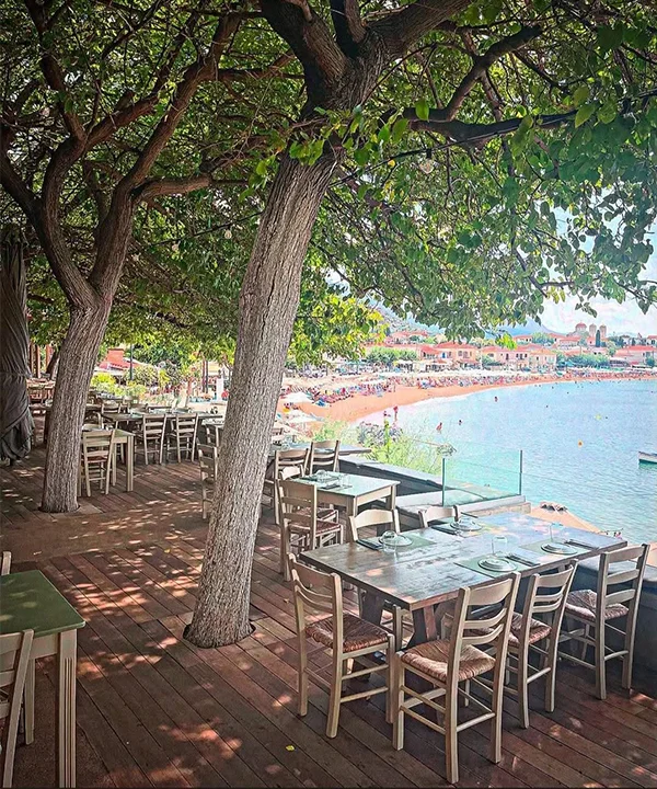 Stoupa Restaurant next to the sea